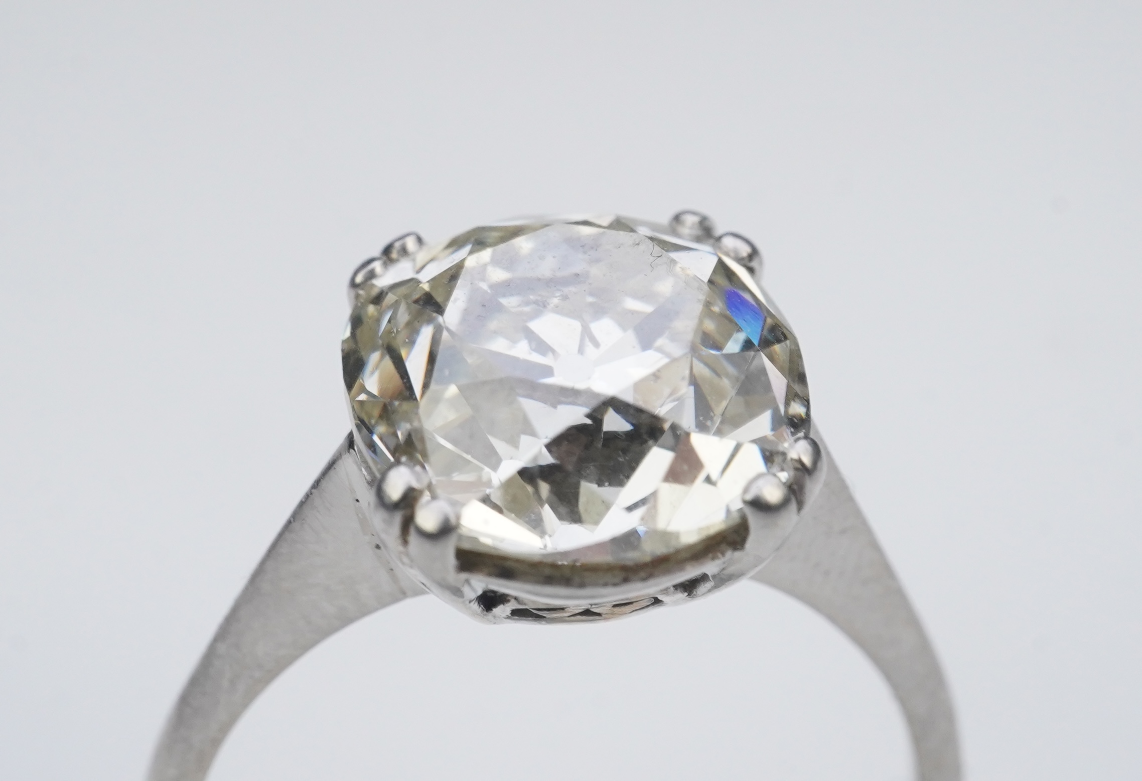 A solitaire diamond ring, early 20th century